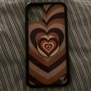 Wildflower brown heart case with popsocket